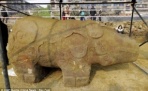 В Китае обнаружена гигантская скульптура неизвестного животного