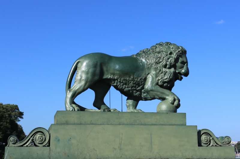 Львы Дворцовой пристани | Санкт-Петербург
