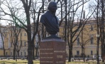 Памятник Н. В. Гоголю в Александровском саду | Санкт-Петербург