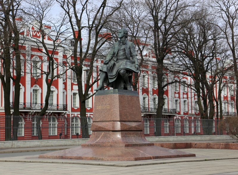 Памятник Ломоносову на Университетской набережной | Санкт-Петербург