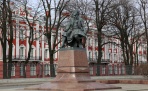 Памятник Ломоносову на Университетской набережной | Санкт-Петербург