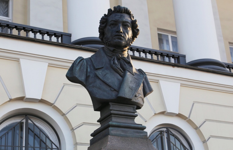 Бюст Пушкину на Набережной Макарова | Санкт-Петербург