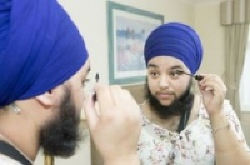 Девушка из Индии чувствует себя женственной с бородой